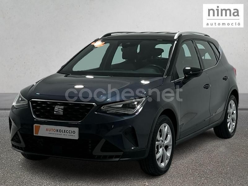 Gris / plata Usado 2024 Seat Arona FR SUV | 21.490 € (Un poco caro) - Imagen 1/4