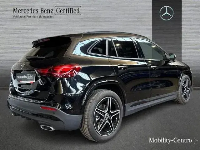 Usado Mercedes GLA200 AMG line 150 CV (110 kW) 2025 Kosmosblack  met. SUV