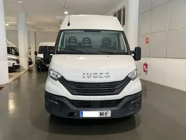 Usado Iveco Daily 160 CV (117 kW) 2023 Blanco Berlina