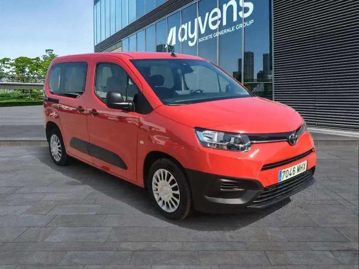 Käytetty Toyota Proace Verso Active 131 HP (96 kW) 2023 Punainen Farmari