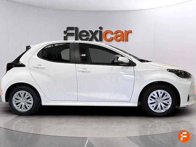 Usado Toyota Yaris Hybrid Active 116 CV (85 kW) 2021 Beige