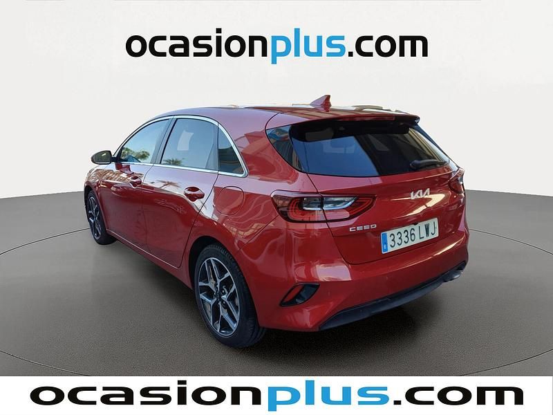 Usado Kia Ceed 120 CV (88 kW) 2022 Rojo Utilitario