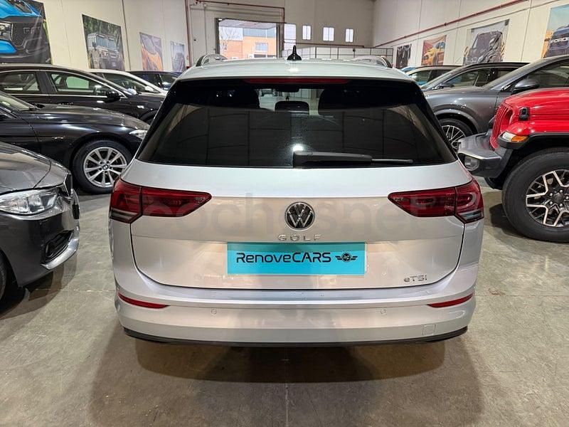 Usado VW Golf VIII Life 110 CV (80 kW) 2021 Gris / plata Familiar