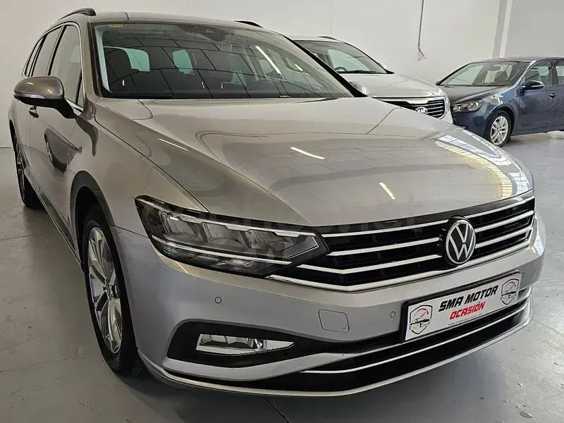 Usado VW Passat Executive 150 CV (110 kW) 2023 Gris / plata Familiar