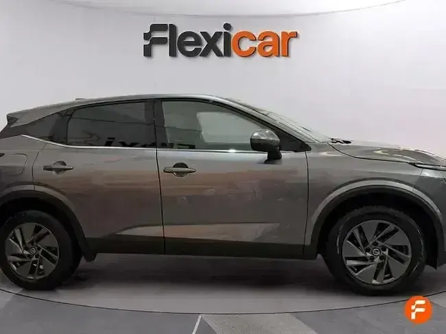 Usado Nissan Qashqai Acenta 140 CV (102 kW) 2021 Gris SUV