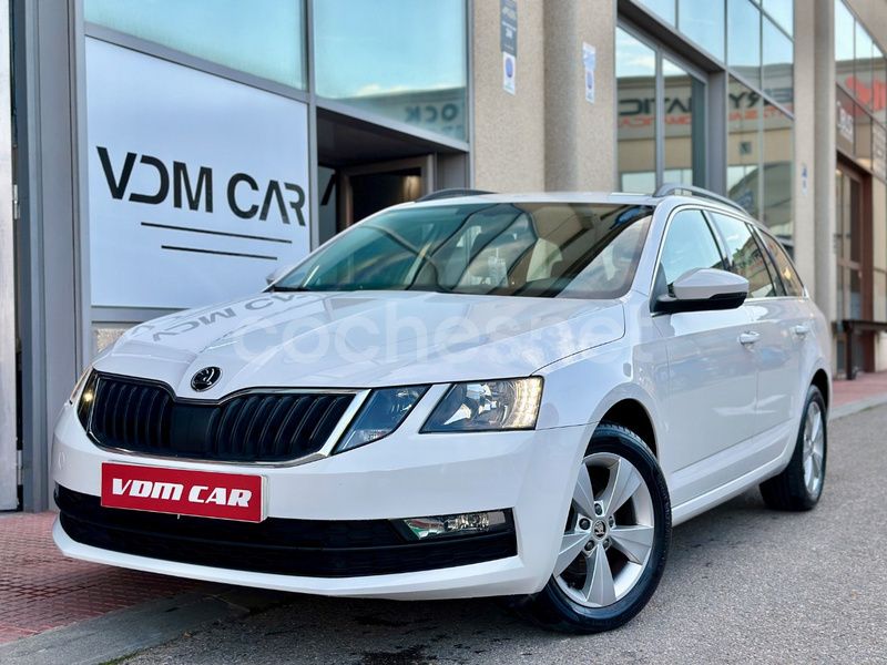 Blanco Usado 2020 Skoda Octavia Ambition Familiar | 8500 € - Imagen 1/4