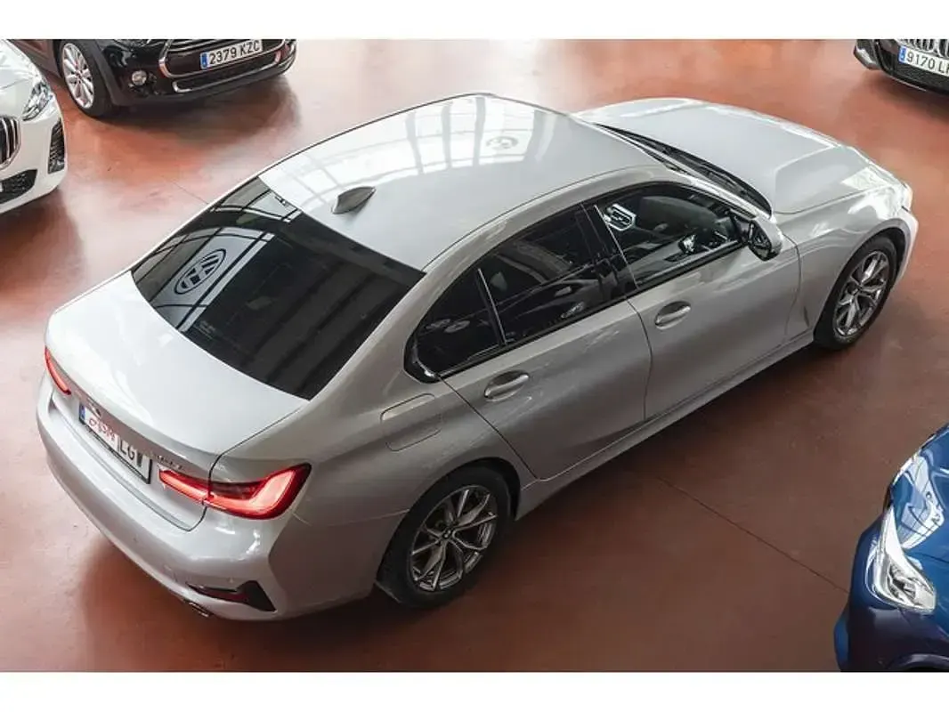 Używany BMW 318 Shadowline 150 KM (110 kW) 2020 Srebrny Sedan/Limuzyna