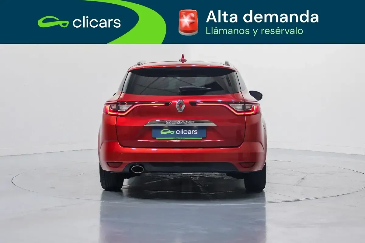 Usado Renault Mégane GrandTour Zen 130 CV (95 kW) 2018 Rojo Familiar