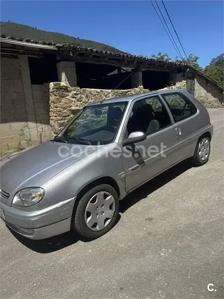 Usado Citroën Saxo 75 CV (55 kW) 2001 Gris / plata Utilitario