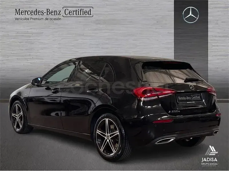 Usado Mercedes A250 218 CV (160 kW) 2021 Negro cosmos Berlina