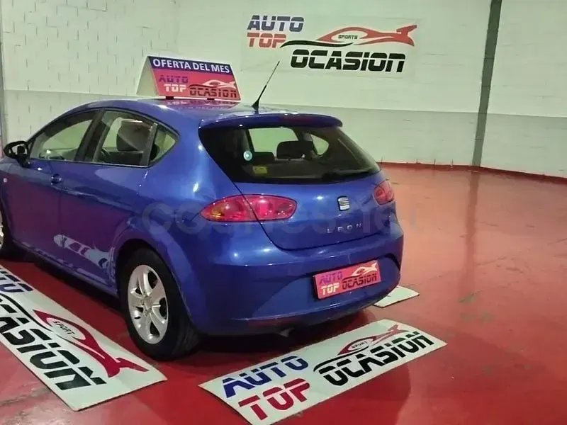 Usado Seat Leon Reference 105 CV (77 kW) 2010 Azul Utilitario