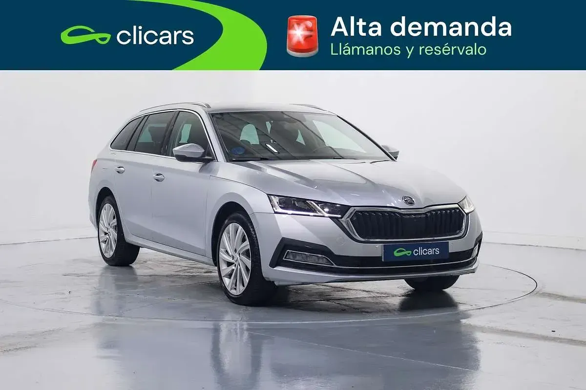 Usado Skoda Octavia Style 204 CV (150 kW) 2022 Plateado Familiar