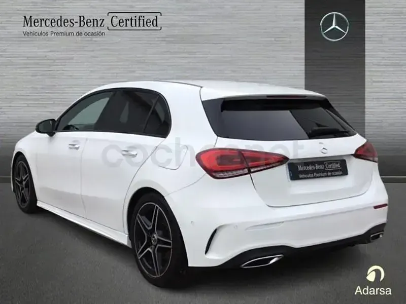 Usado Mercedes A180 AMG line 136 CV (100 kW) 2020 Blanco polar Berlina