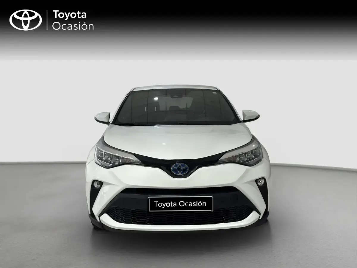 Begagnad Toyota C-HR Advance 184 HK (135 kW) 2022 Vit SUV