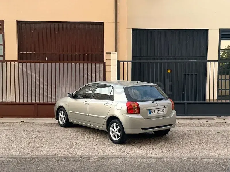 Usado Toyota Corolla Sol 116 CV (85 kW) 2006 Beige Berlina