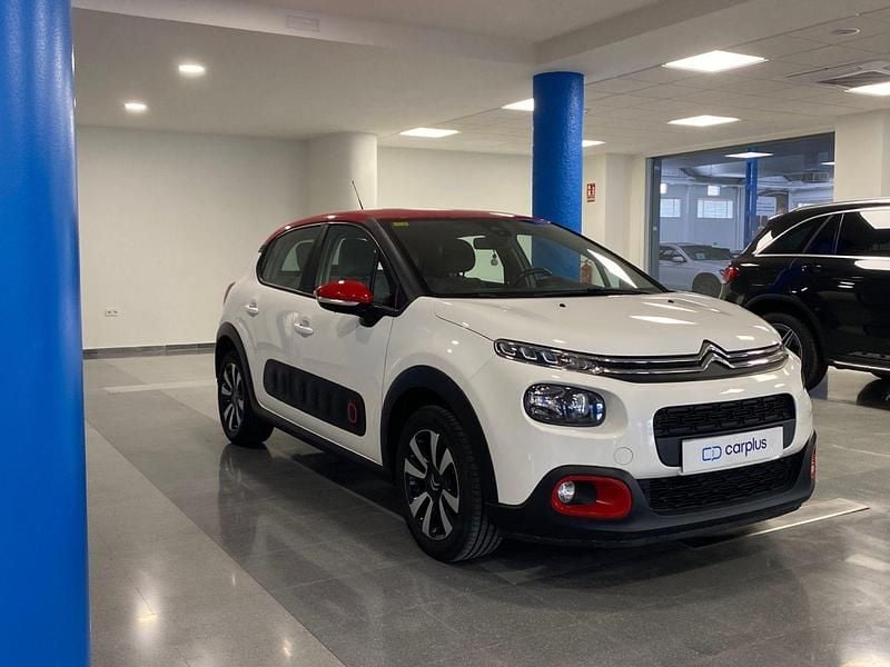 Usado Citroën C3 Feel 68 CV (50 kW) 2019 Blanco banquise con techo rojo adén Utilitario