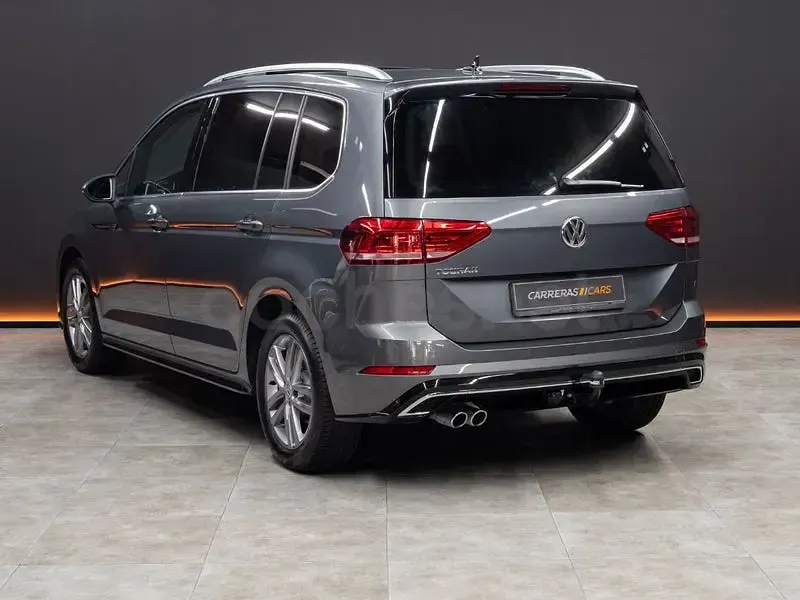 Usado VW Touran Sportline 150 CV (110 kW) 2020 Gris / plata Monovolumen