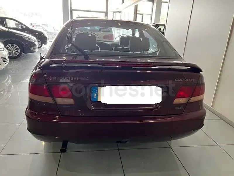 Usado Mitsubishi Galant 109 CV (80 kW) 1993 Granate Berlina