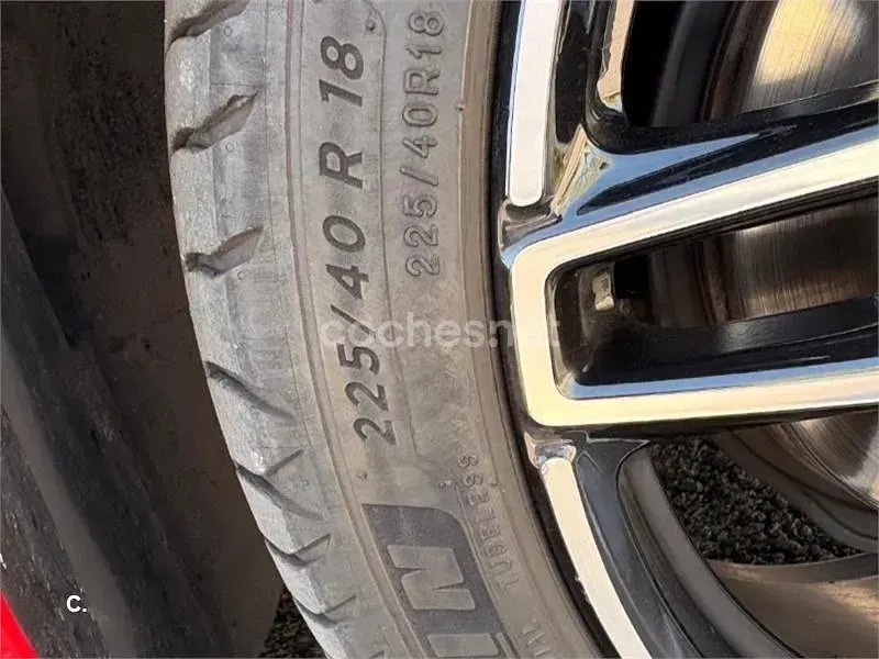 Usado Mercedes GLA180 122 CV (89 kW) 2017 Rojo SUV