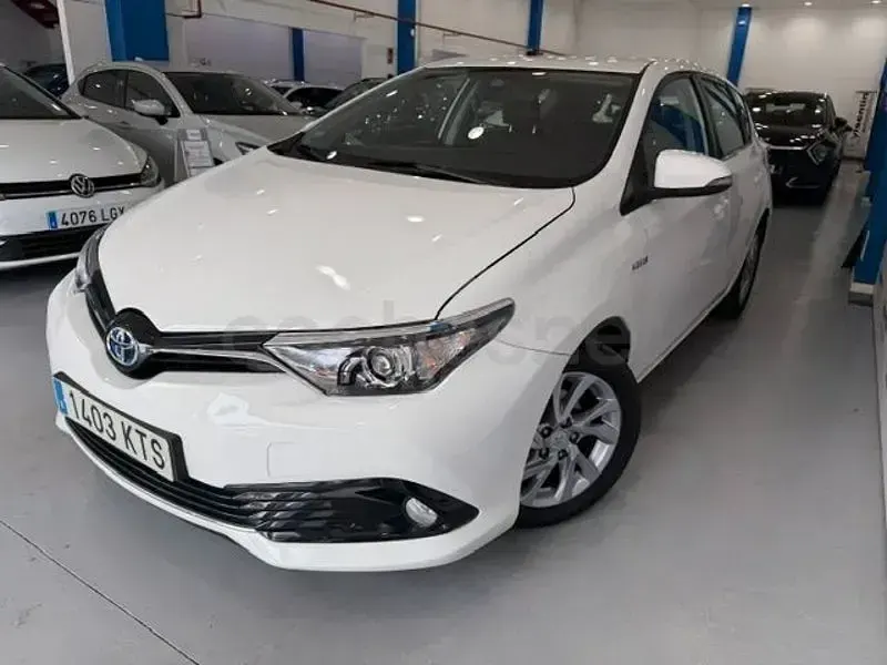 Usado Toyota Auris Hybrid Business Edition 136 CV (100 kW) 2019 Blanco Berlina