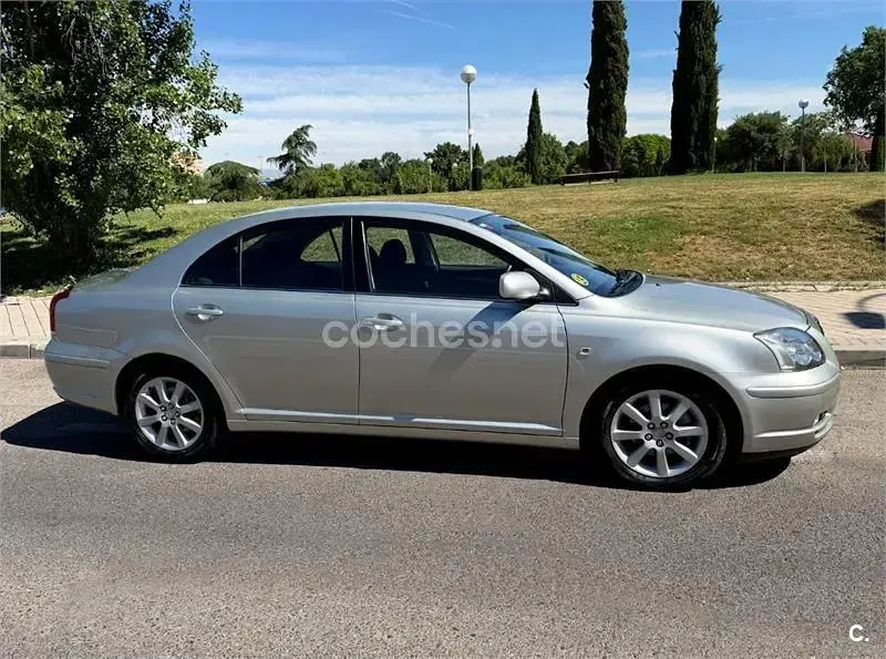 Usado Toyota Avensis Sol 129 CV (94 kW) 2006 Gris / plata Berlina