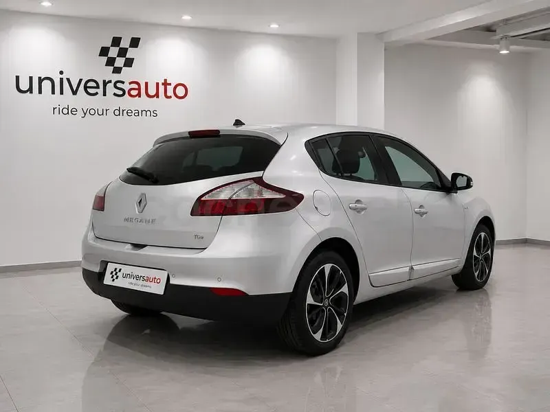Usado Renault Mégane III Bose Edition 130 CV (95 kW) 2015 Gris / plata Berlina