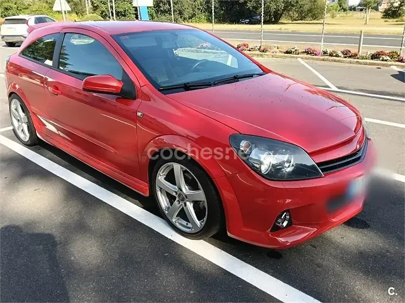 Usado Opel Astra GTC Sport 125 CV (91 kW) 2006 Rojo Berlina