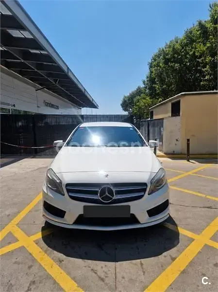 Usado Mercedes A180 AMG 109 CV (80 kW) 2013 Blanco Utilitario