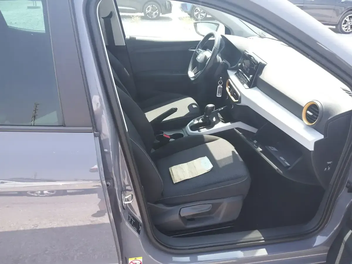 Usado Seat Arona Xperience 116 CV (85 kW) 2025 Gris SUV