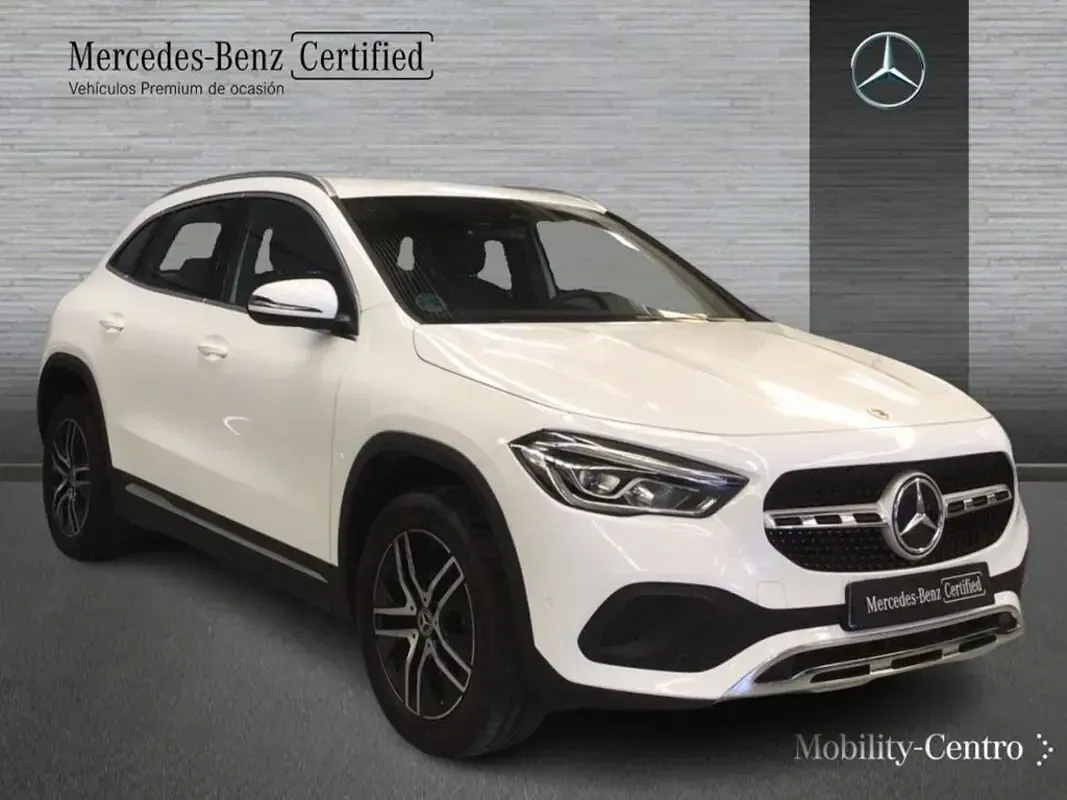 Usado Mercedes GLA200 Progressive 150 CV (110 kW) 2023 Blanco polar  pintura unicolor SUV