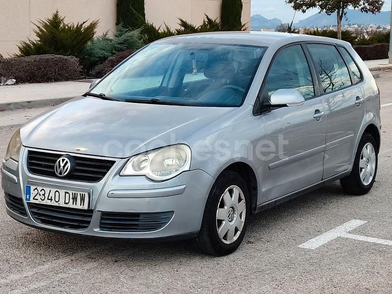 Usado VW Polo Match 70 CV (51 kW) 2006 Gris / plata Berlina