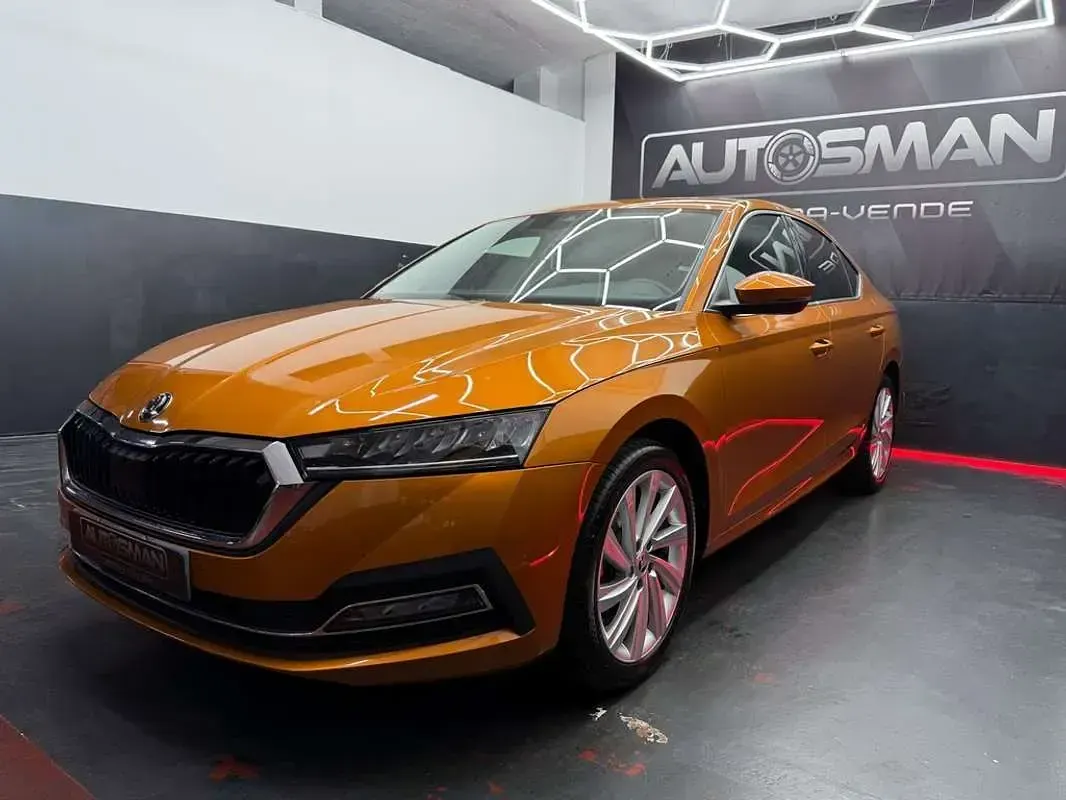 Usado Skoda Octavia Selection 116 CV (85 kW) 2024 Naranja Utilitario