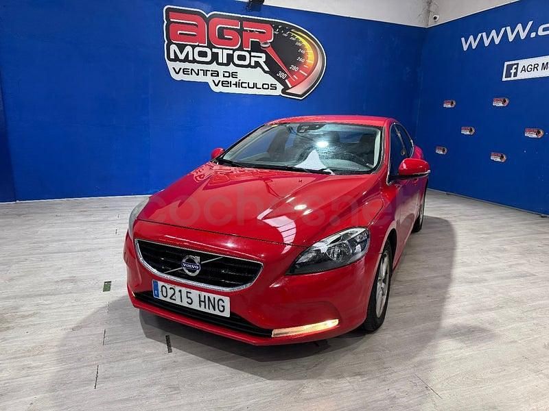 Usado Volvo V40 Kinetic 150 CV (110 kW) 2012 Rojo Utilitario