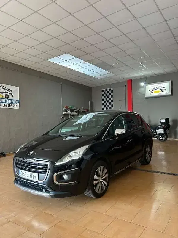 Usado Peugeot 3008 Style 120 CV (88 kW) 2014 Negro Familiar