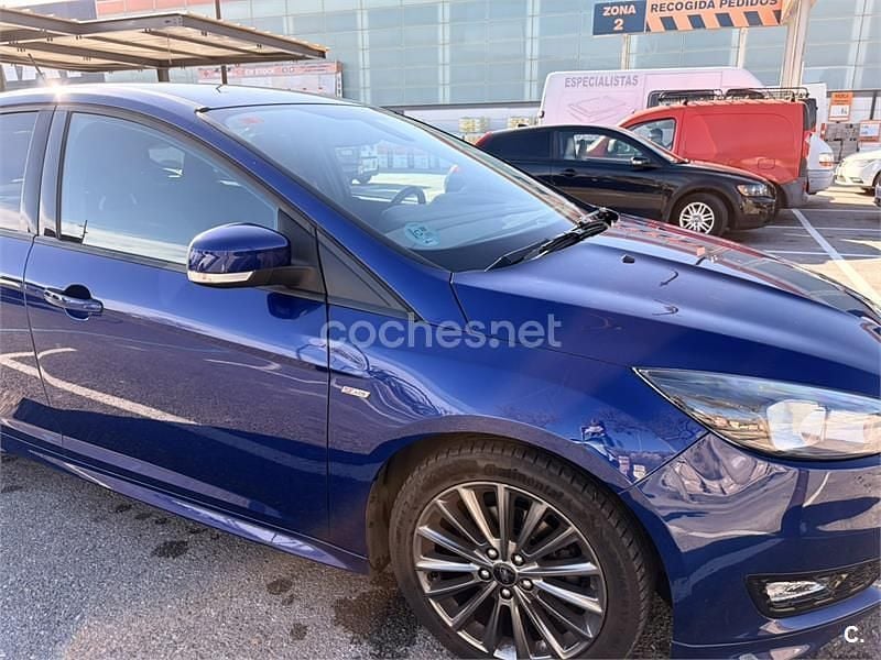 Usado Ford Focus ST-Line 125 CV (91 kW) 2017 Azul Berlina
