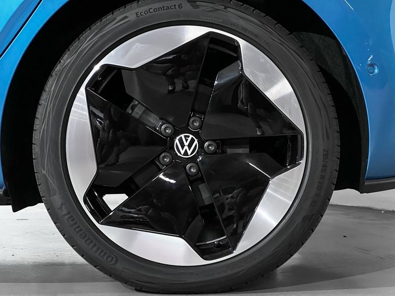 Usado VW ID.3 Pro 150 kW (204 CV) 2023 Azul costa metalizado con techo negro Utilitario
