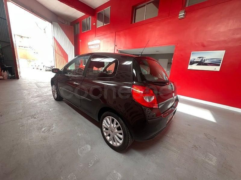 Usado Renault Clio II Expression 100 CV (73 kW) 2009 Negro Berlina