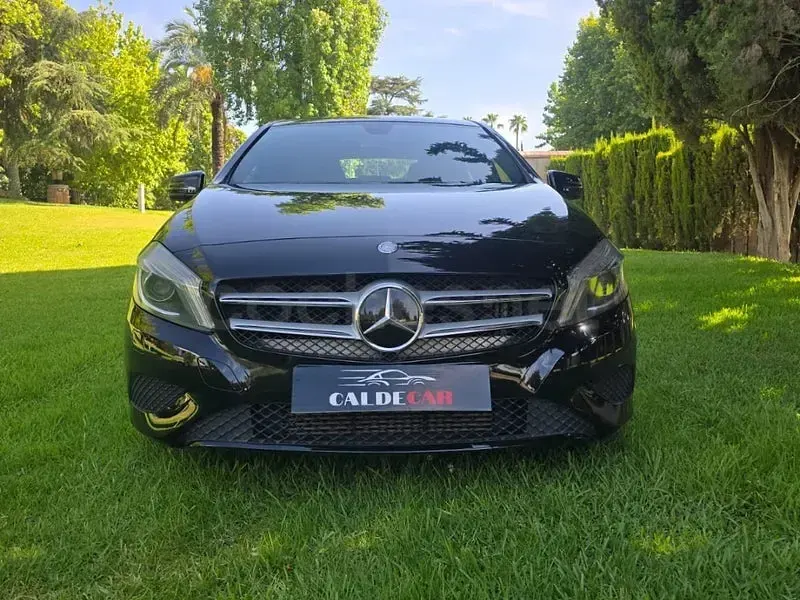Usado Mercedes A180 Style 109 CV (80 kW) 2013 Negro Utilitario