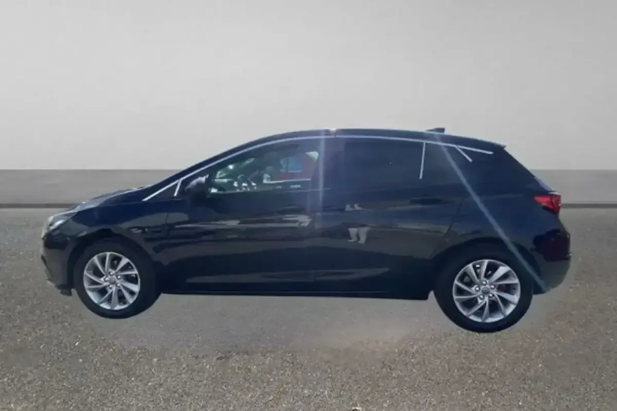 Usado Opel Astra Elegance 140 CV (102 kW) 2018 Azul Berlina