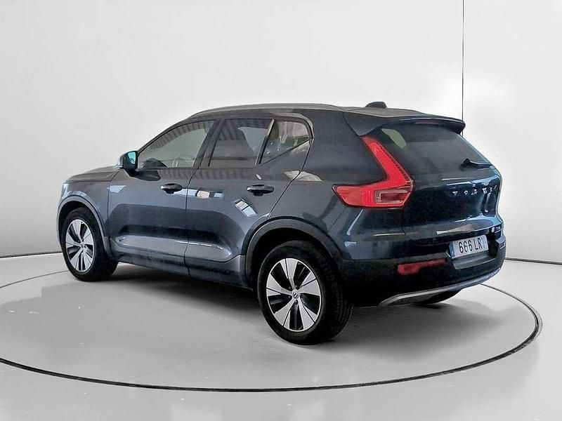 Käytetty Volvo XC40 Momentum 163 HP (119 kW) 2021 Valkoinen Katumaasturi