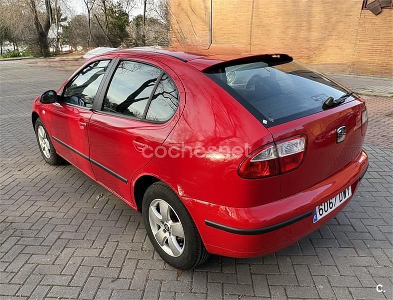 Usado Seat Leon Sport 102 CV (75 kW) 2006 Rojo Utilitario