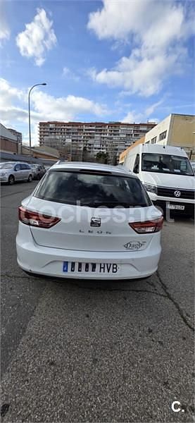 Usado Seat Leon ST Style 105 CV (77 kW) 2013 Blanco Familiar
