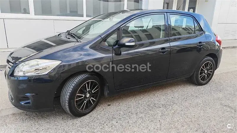 Usado Toyota Auris Live 90 CV (66 kW) 2010 Negro Utilitario