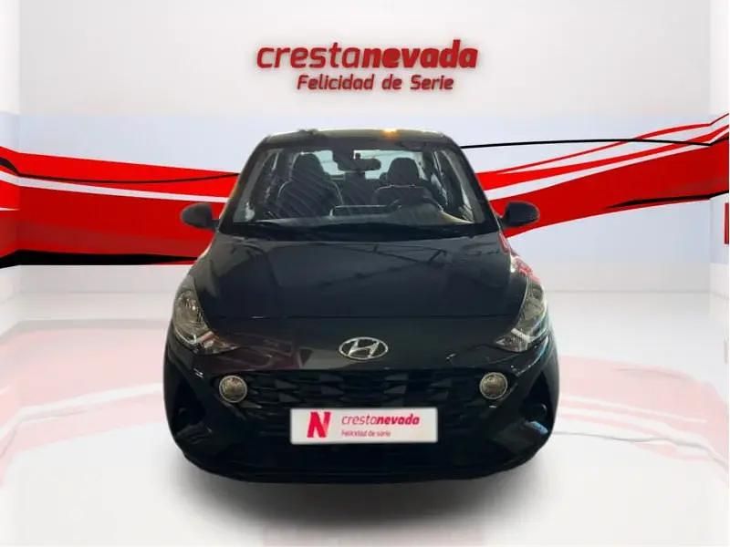Usado Hyundai i10 67 CV (49 kW) 2022 Gris Utilitario
