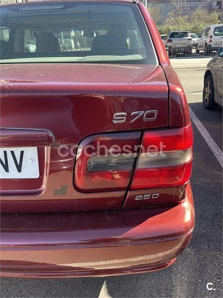Usado Volvo S70 140 CV (102 kW) 2000 Granate Berlina