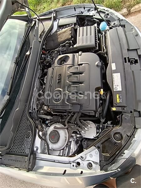 Usado Seat Leon Reference 115 CV (84 kW) 2018 Gris / plata Berlina