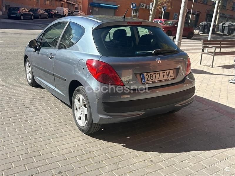 Usado Peugeot 207 90 CV (66 kW) 2007 Gris / plata Berlina