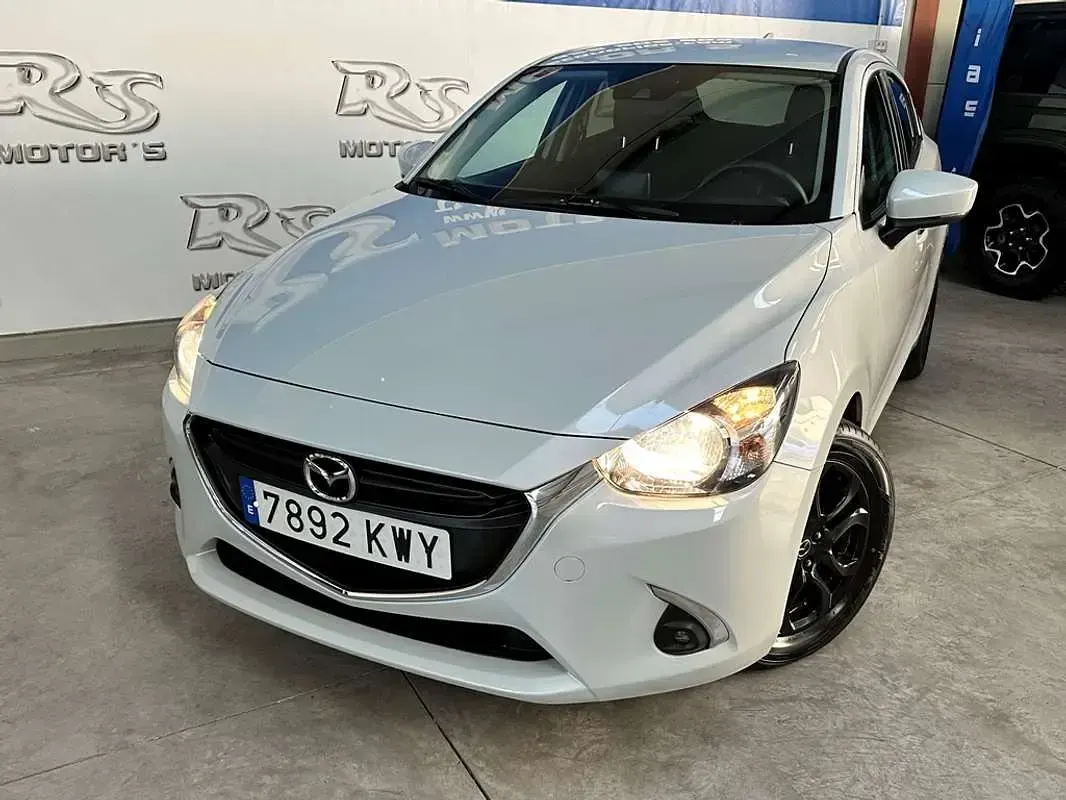 Usado Mazda 2 Edition 90 CV (66 kW) 2019 Gris Utilitario