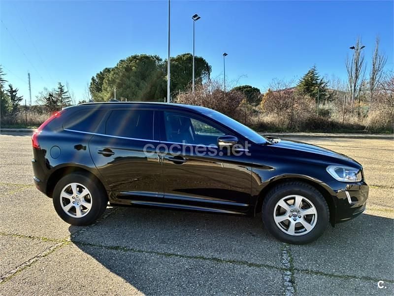 Negro Usado 2014 Volvo XC60 Momentum SUV | 13.200 € (Caro) - Imagen 1/4