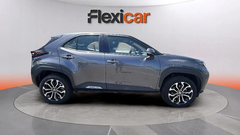 Usado Toyota Yaris Hybrid Active 116 CV (85 kW) 2024 Gris